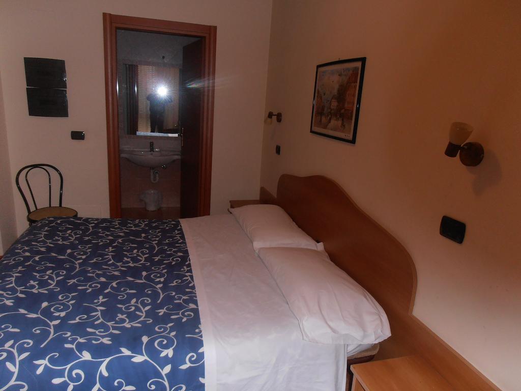 Hotel Giusy Перуджа Экстерьер фото